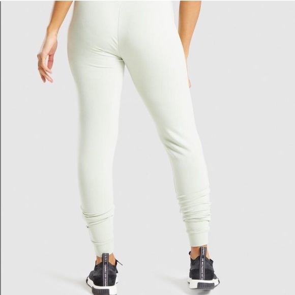 Gymshark🦈 Pippa Training Pullover and Joggers - Picture 3 of 9